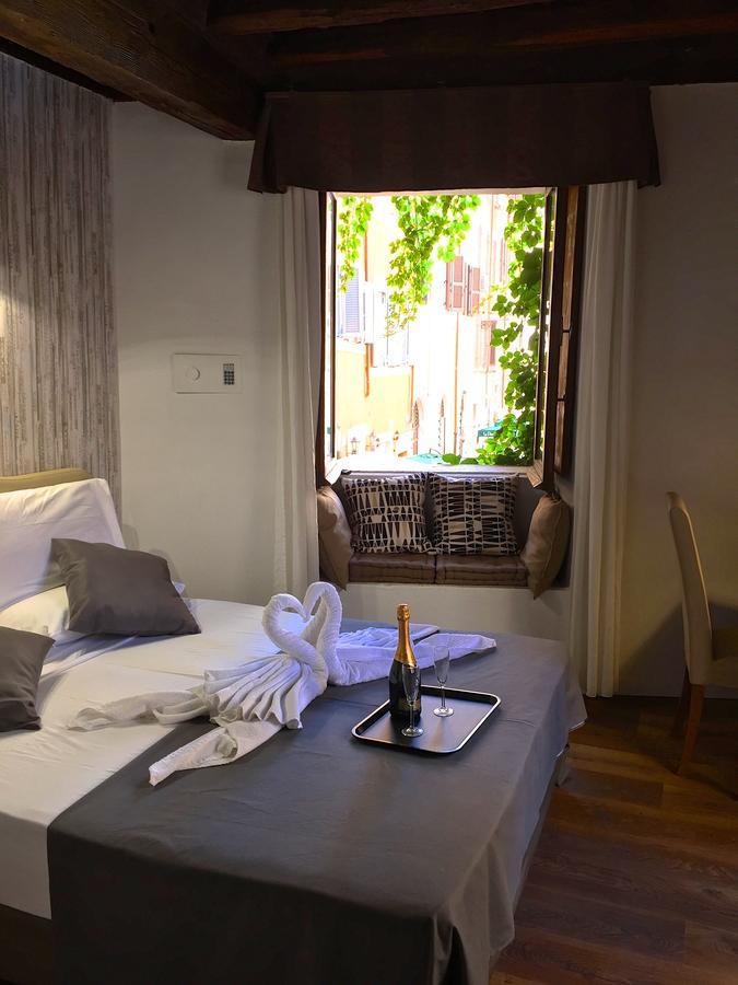 Do-Do Navona Suites Řím Pokoj fotografie
