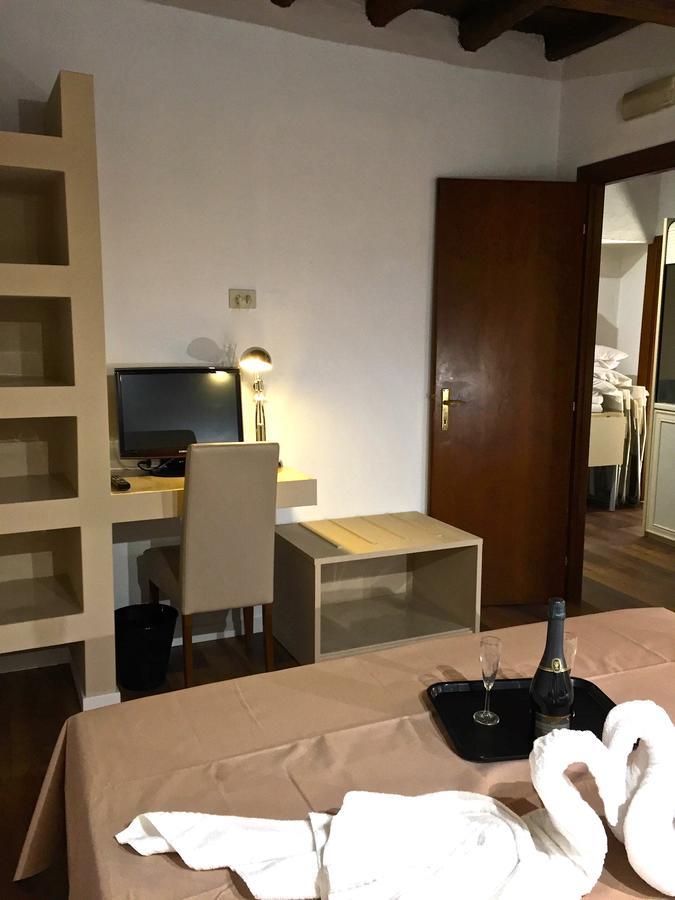 Do-Do Navona Suites Řím Pokoj fotografie